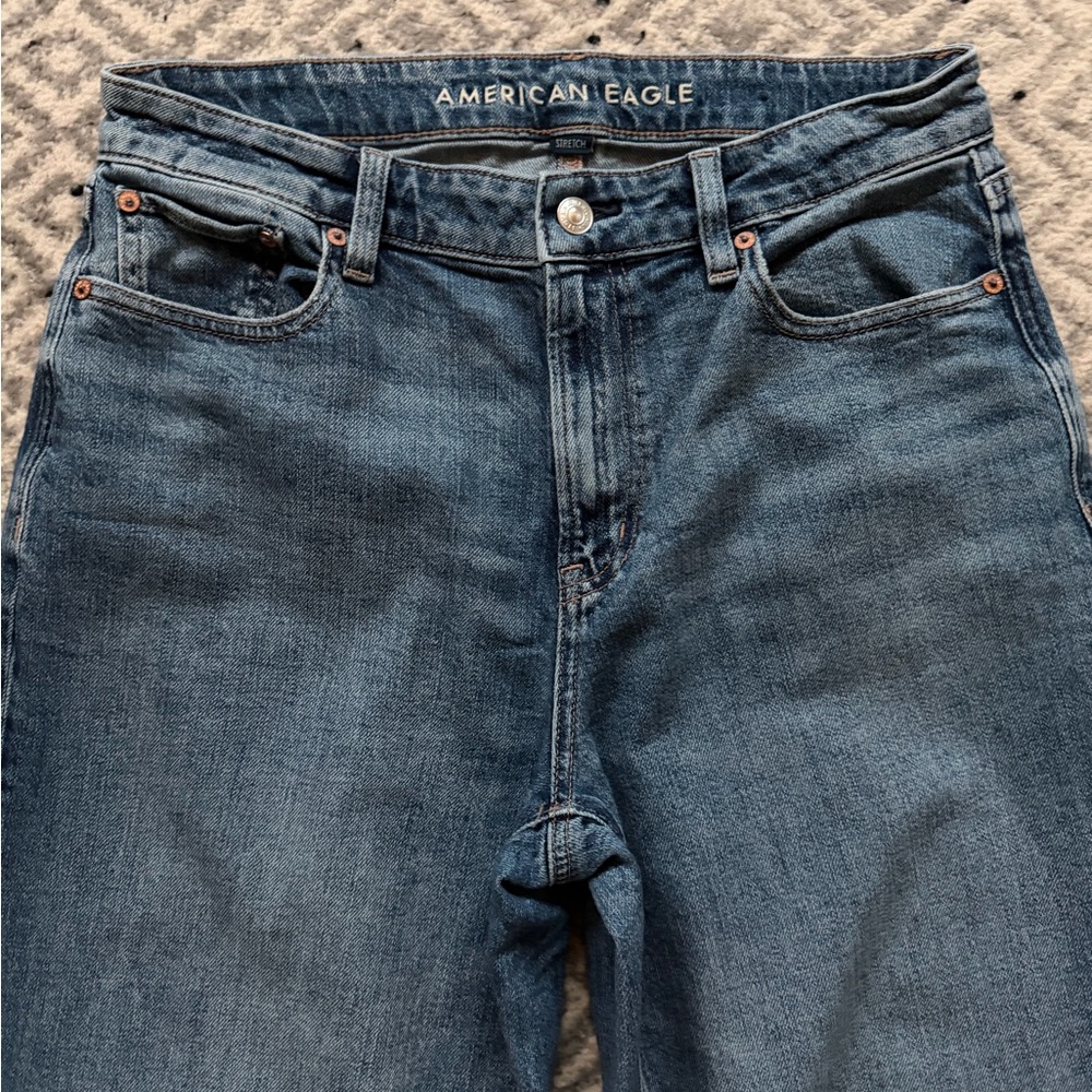 American Eagle jeans, size 8R, high waisted, wide leg jeans. Medium wash - Picture 4 of 9